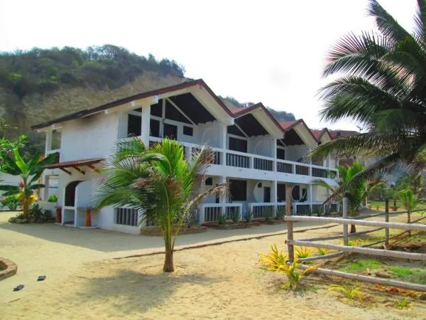 Guest room building with balconies facing the beach in Canoa